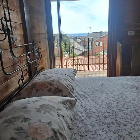 Casa de Férias La Casetta Di Molly Tra Ulivi E Roseto Leivi