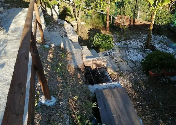 La Casetta Di Molly Tra Ulivi E Roseto * Leivi